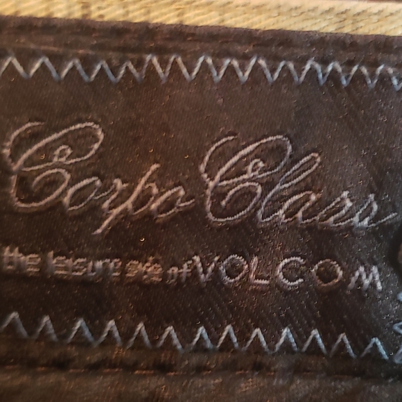 Volcom shorts - Picture 2 of 5